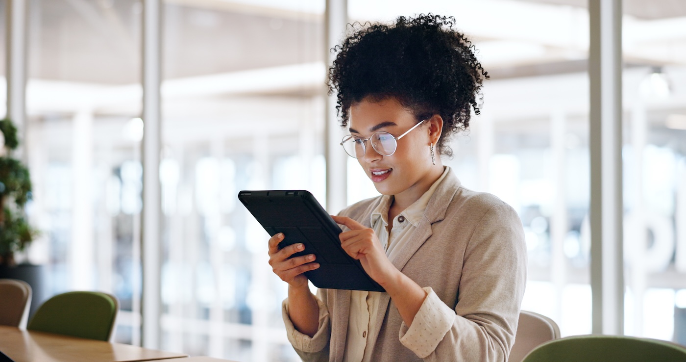 Tablet, black woman and business marketing, social media update or networking with smile. Website, company blog or online communication, office worker with glasses smile for digital strategy success. SSUCv3H4sIAAAAAAAAA21SSW7DMAz8i845OE7cJV8pioKWmJioJBoS3dYt8vdSkoGutxmCnEX2hxkhkzWnD0PeL1kSCHE0p25nEkaHqcKXdLjpKkJHwonAVzaC2ClCQHMyeWKWp7tjf7cfzHVnsoAsGbNqK7MgeNHDyr9MdaynRreXsQDd7P6dX0sej1AFH8wRxsP9uR+GXneG7t519vZgb83jzjy/Cqaw2cLiiBucE1mKl0ZYplKtJtPWHIppnhbRW6X2ufDWNbKgrLNW3Gucs9UIcQljOTf7Xtt2w7HmK4u5pXbadstfX2EiFU1rM6z65LaEy+wZnJSQBhyPuNkXsx95dOASQshCoYUBD2GtCFfEUFHgLPPEwrnSFdZANnElM0c3VGTZ85JGfmtziOU5gvaF5oMzZ/quM9KlxqijJuFpdgi+vEPRoDeBLUH5g/RbBYzSri3EX9f57+idOUITc5Qz+5fWct8f0lnR9foJSh0Jtq0CAAA=